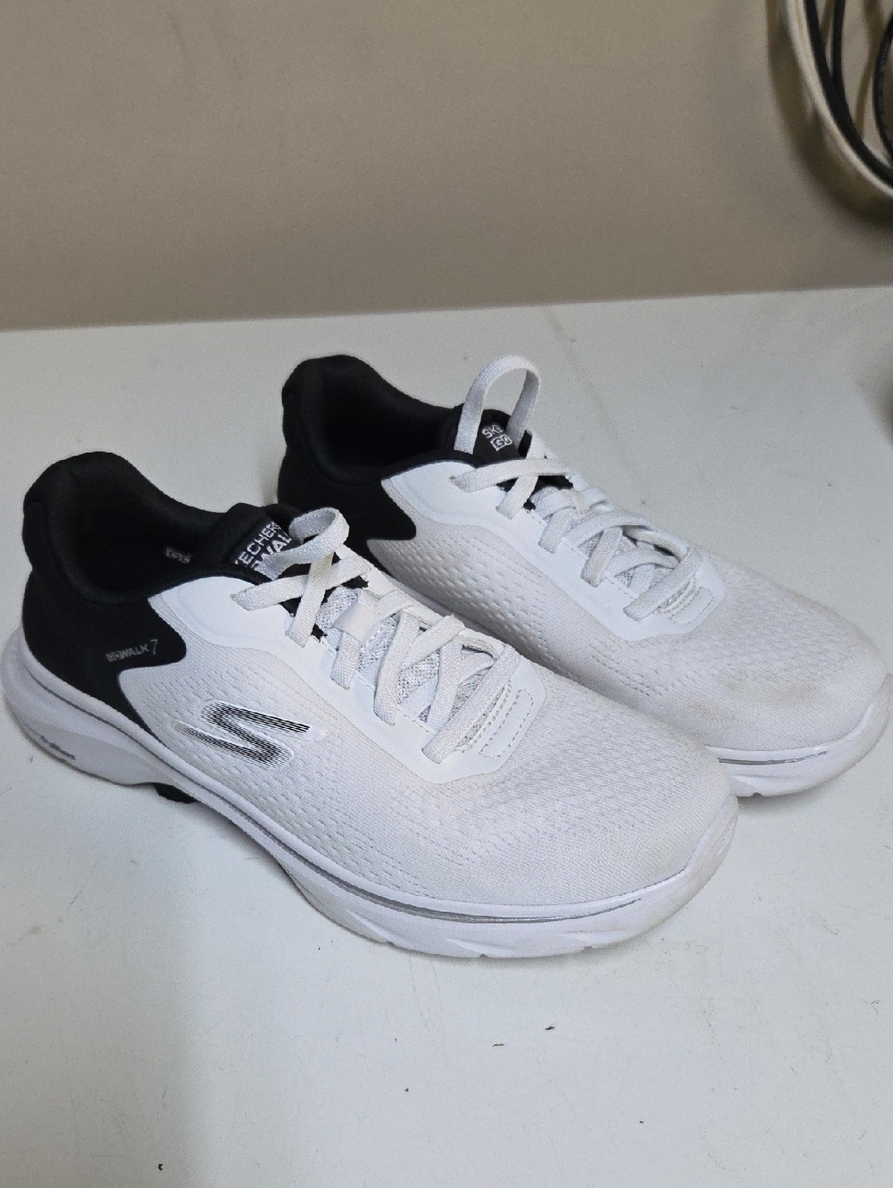 Sz 5.5 Skechers Gowalk 7 White and Black Slip-On Lace Athletic Shoes - Picture 1 of 8